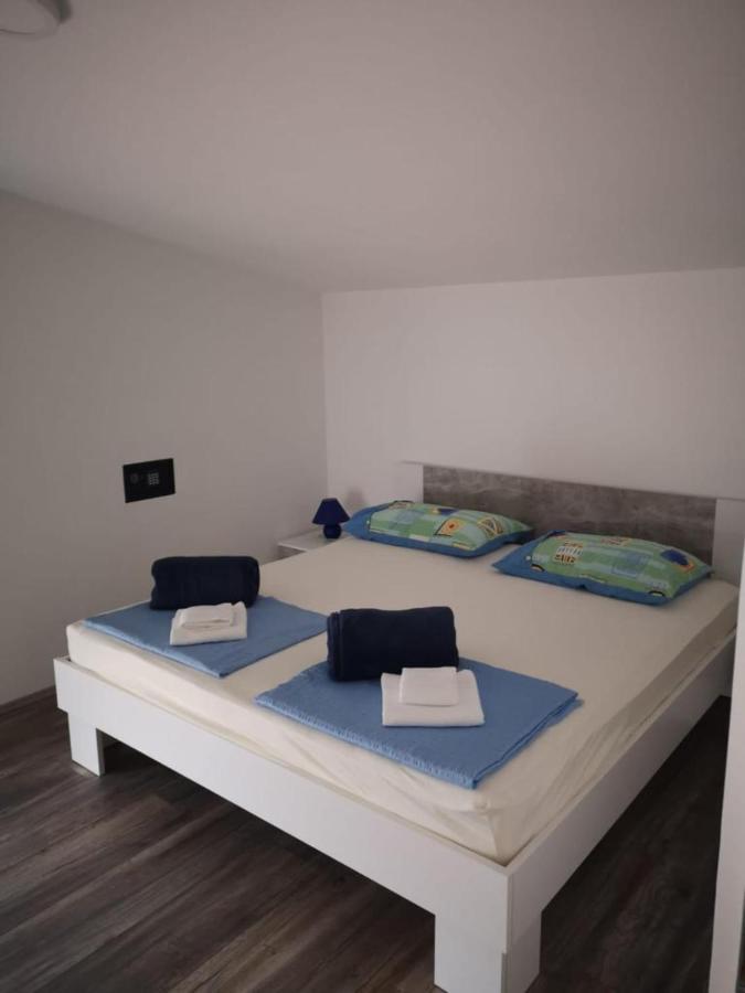 Apartments Tara Ražanac Eksteriør bilde