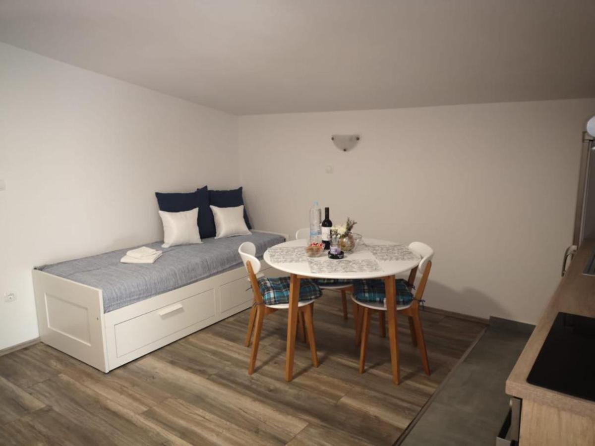 Apartments Tara Ražanac Eksteriør bilde
