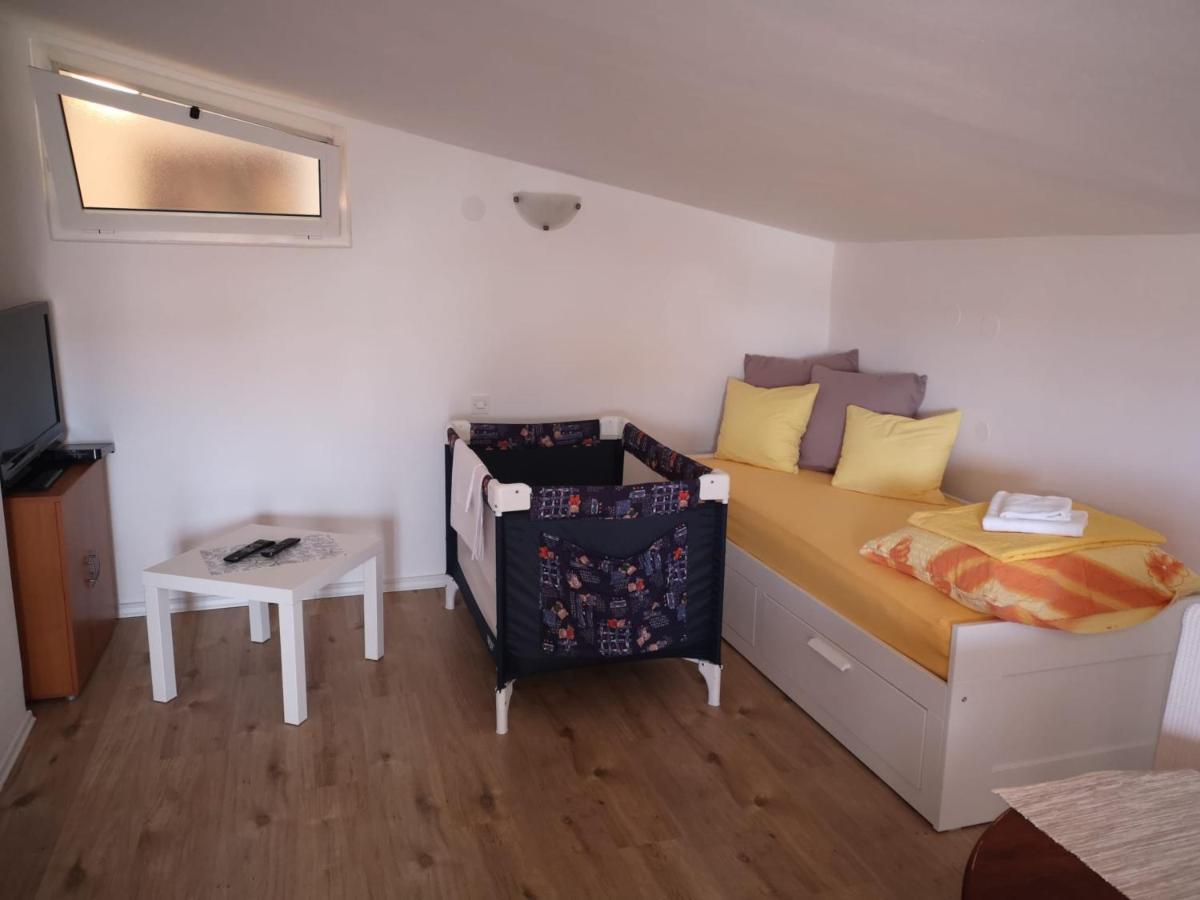 Apartments Tara Ražanac Eksteriør bilde
